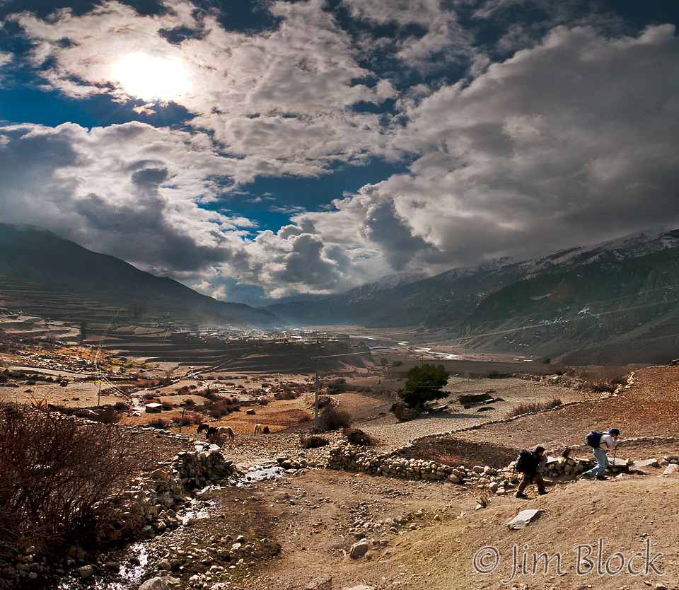 NPL-36208-View-back-toward-Manang--Pan-(3)