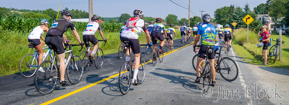 DJ964--Crowd-of-Riders-near-the-Woodsville-SAG