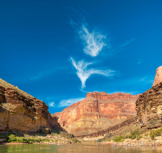 DT749--Wispy-Clouds-over-Butte--Pan-(2)