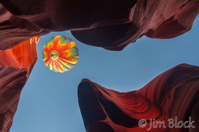 DU282B--Balloon-over-Antelope-Canyon