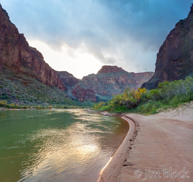 DU106-Late-Afternoon-at-Upper-Chevron-Camp--Pan-(3)