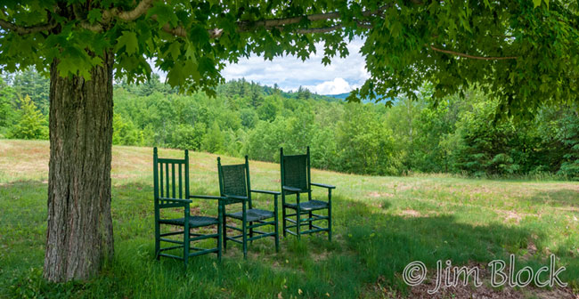DW461-Chairs-in-Hebron--Pan-(2)