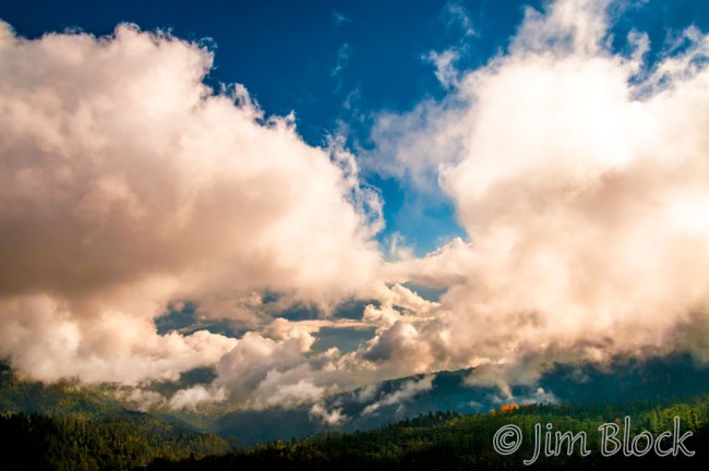 BHU-1011-Clouds-from-Cheli-La