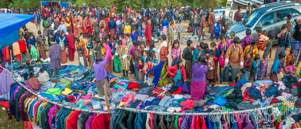 BHU-7295--Shopping-at-the-Black-necked-Crane-Festival---Pan-(3)