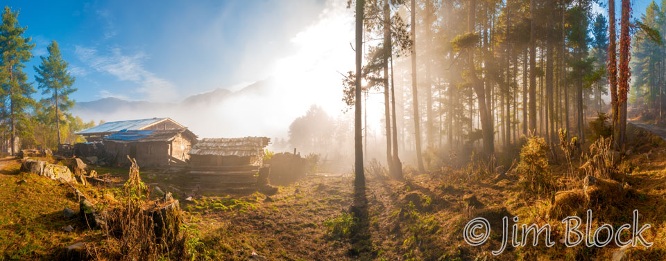 BHU-7603--Phobjikha-home-in-early-fog----Pan-(11)