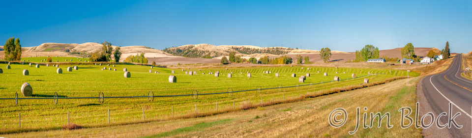 DX882--Hay-Bales-in-Field---Pan-(6)