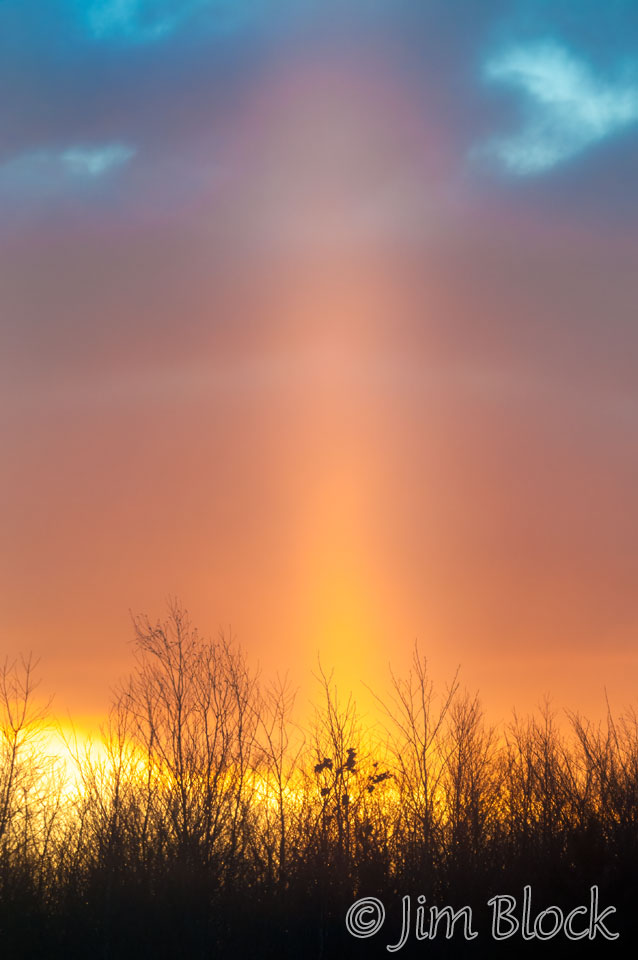 DZ070D--Sun-Pillar-in-Etna