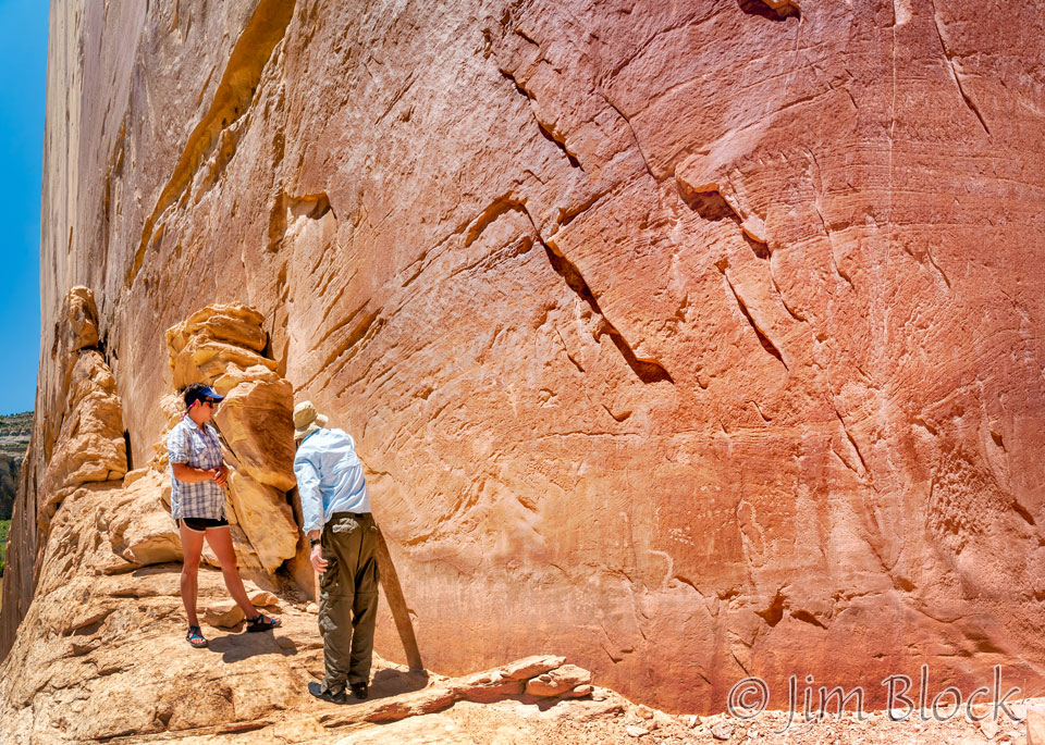 ED800--Steamboat-Rock-Petroglyphs---Pan-(4)