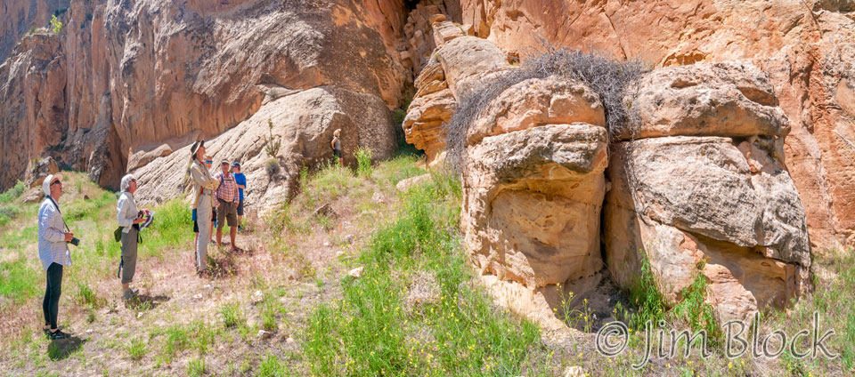 ED815--Viewing-Echo-Park-Petroglyphs---Pan-(3)