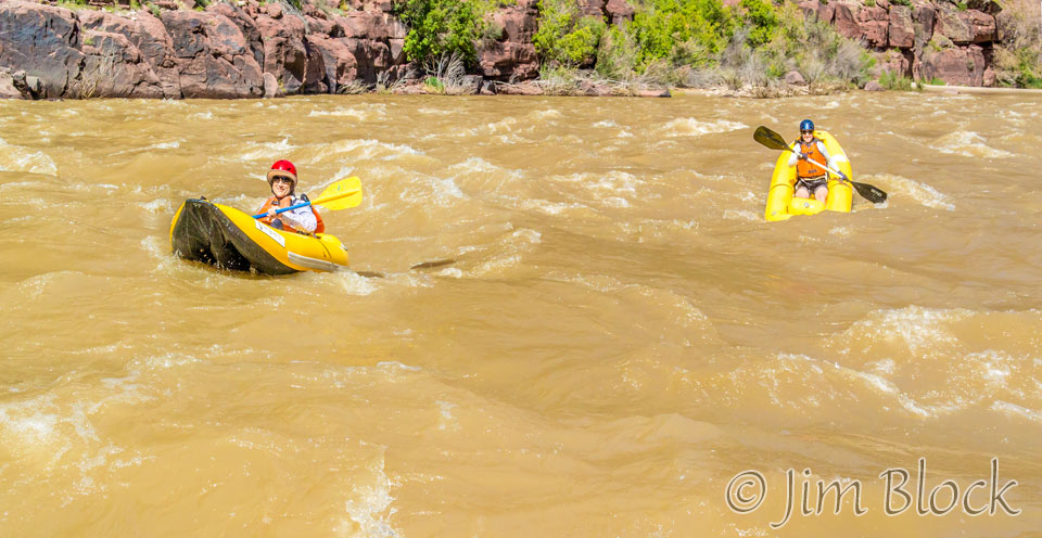 ED859--Stephen-and-Heather-in-Whirlpool-Canyon---Pan-(3)