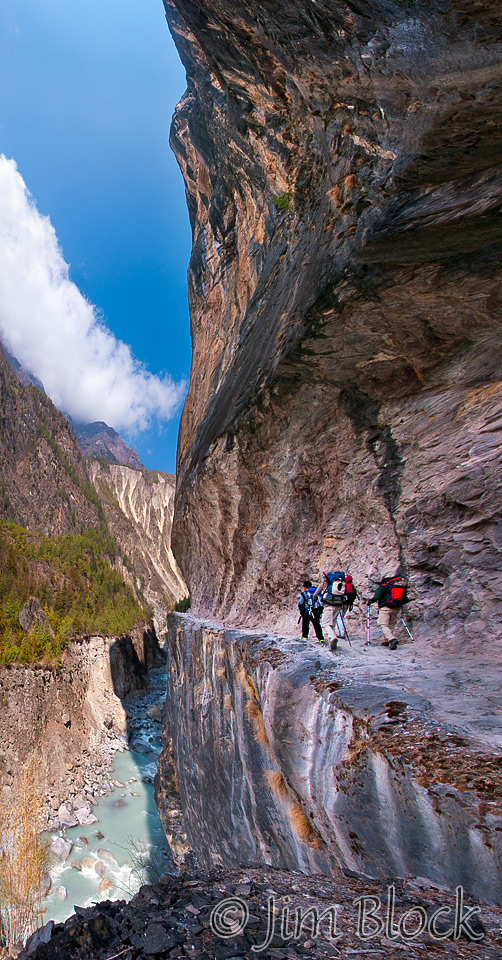 NPL-35072-Cliff-before-Gateway-to-Heaven-with-trekkers--Pan-(7)