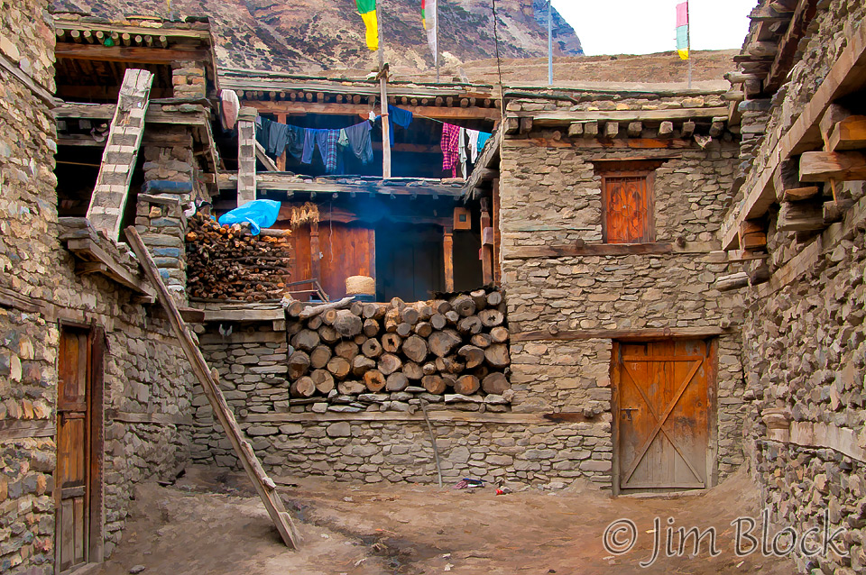 NPL-35954-Manang-Courtyard--Simple