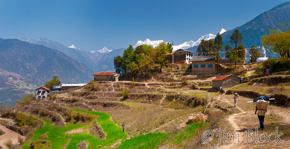 NPL-52345--Entering-Bkakanje--Pan-(5)