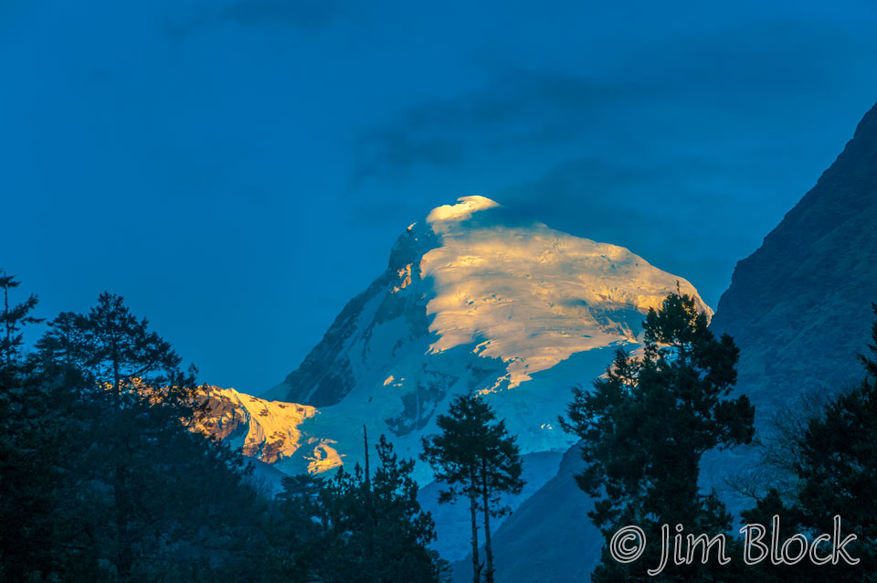 BHU-8948-Mount-Jhomolhari-at-dawn-with-clouds