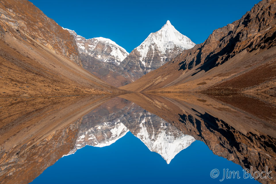 BHU-9587-Mirror-like-Reflections-in-Tsho-Phu-crop