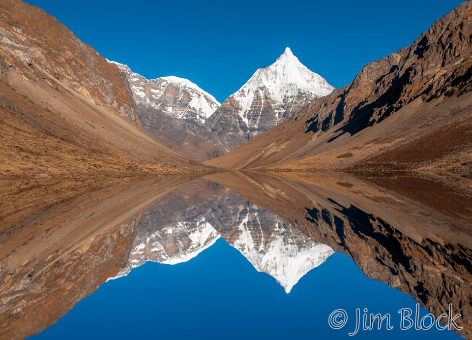 BHU-9587-Mirror-like-Reflections-in-Tsho-Phu