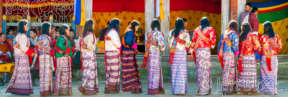 BHU-5015--Finery-on-Parade--Pan-(3)