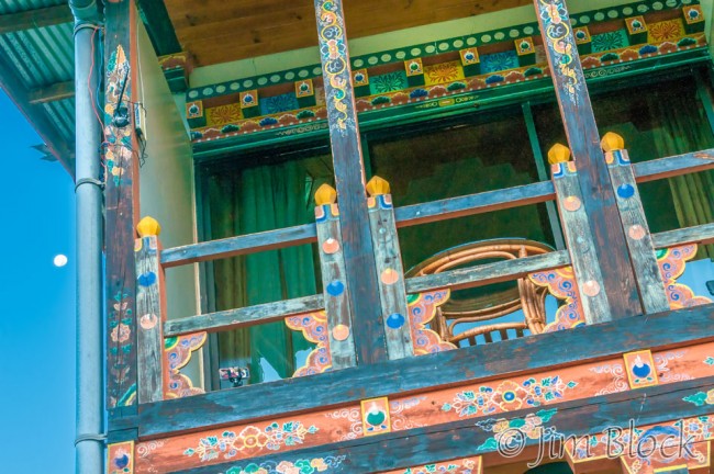 BHU-5858-iPhone-on-Balcony