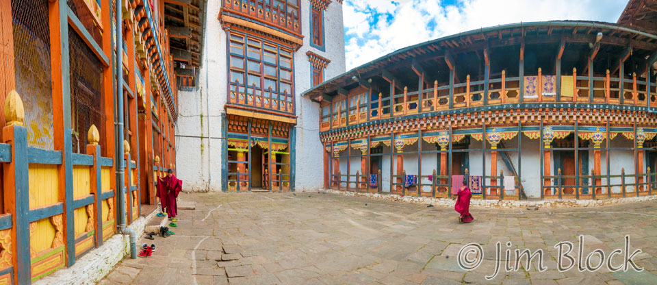 BHU-2835--Monk-side-of-Jakar-Dzong--Pan-(4)