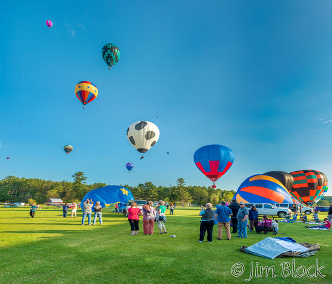 EI103-People-and-Balloons---Pan-(2)