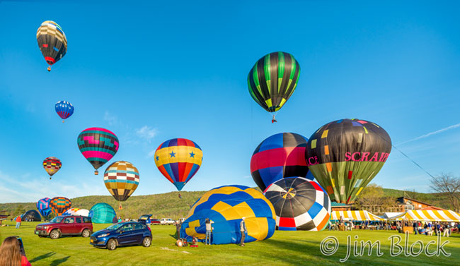 EI146-Sky-filled-with-Balloons